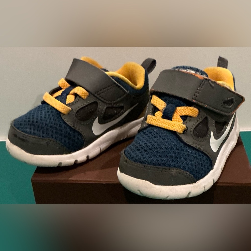 Nike Free Run Toddler Sneakers Blue and Yellow Size 5T